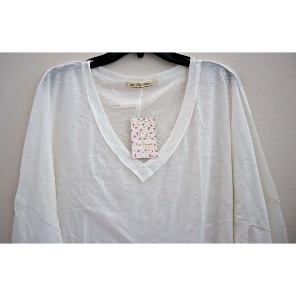 We The Free x FP OB1078864 Women's Sz Small White On My Mind V-Neck Shirt - Picture 3 of 10